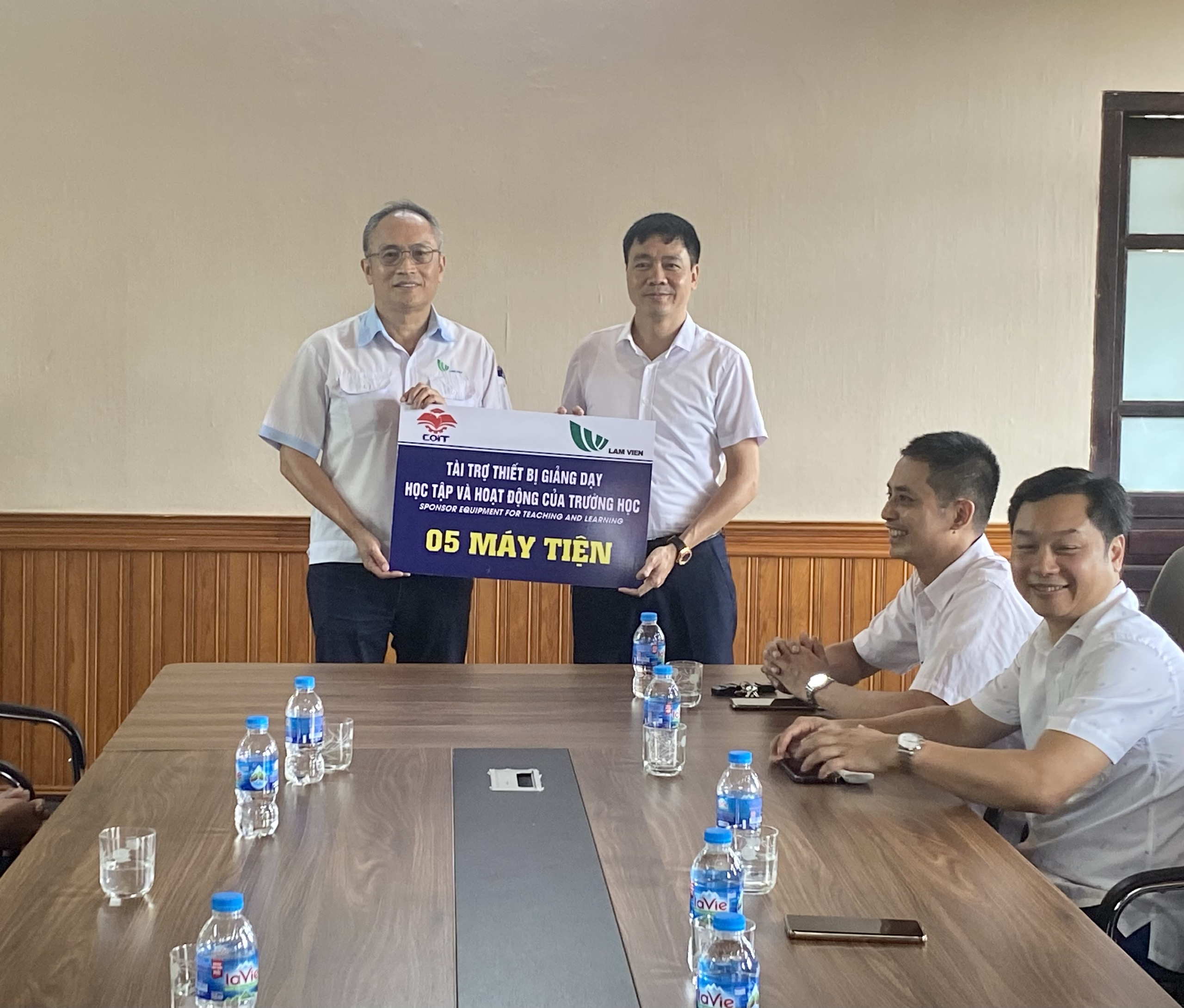 Lễ bàn giao thiết bị cho Tài xỉu online
 do Công ty HHCN Lâm Viễn Vĩnh Phúc trao tặng