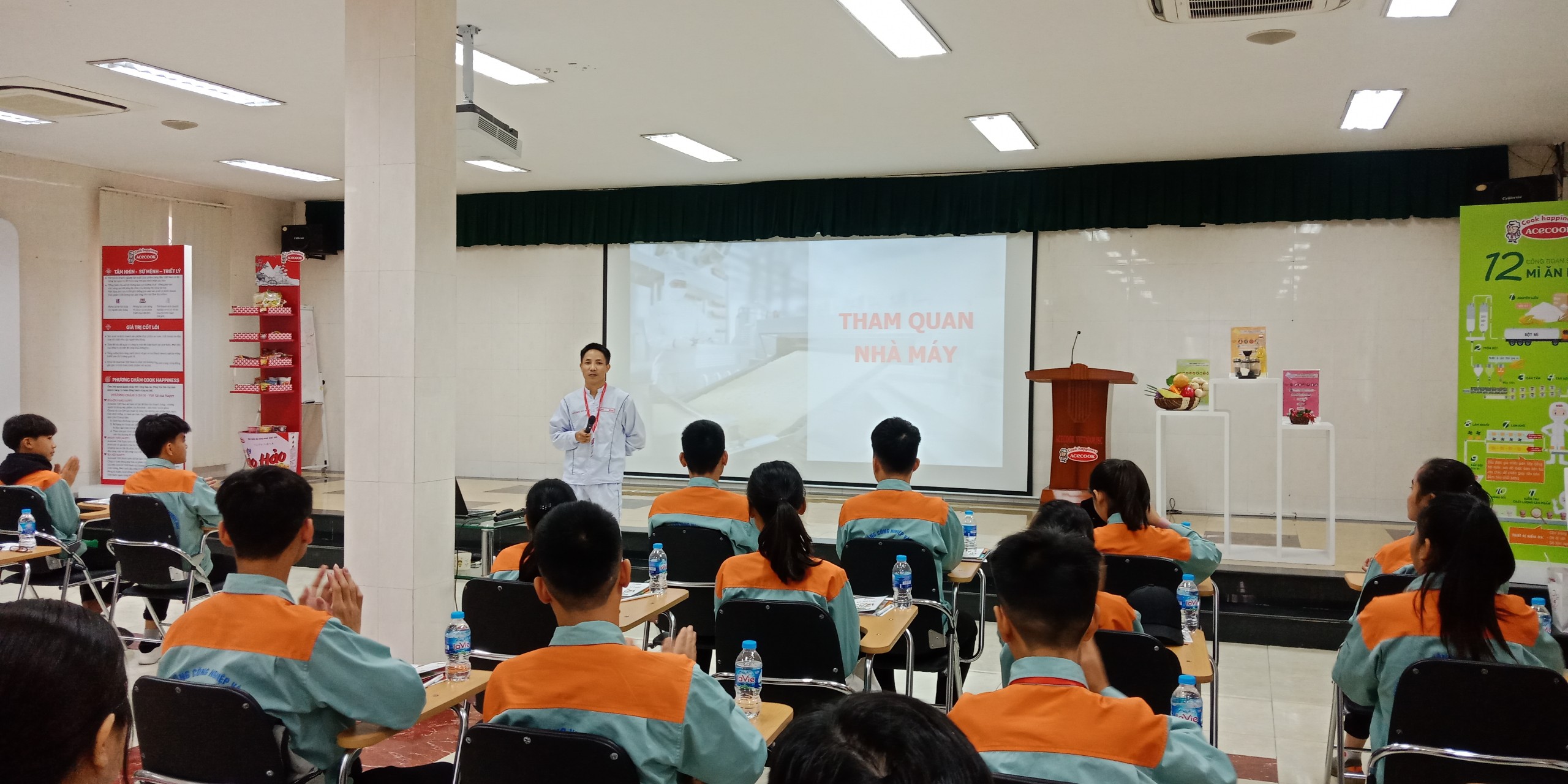 Học sinh lớp KOSEN-COIT tham quan Acecook Việt Nam